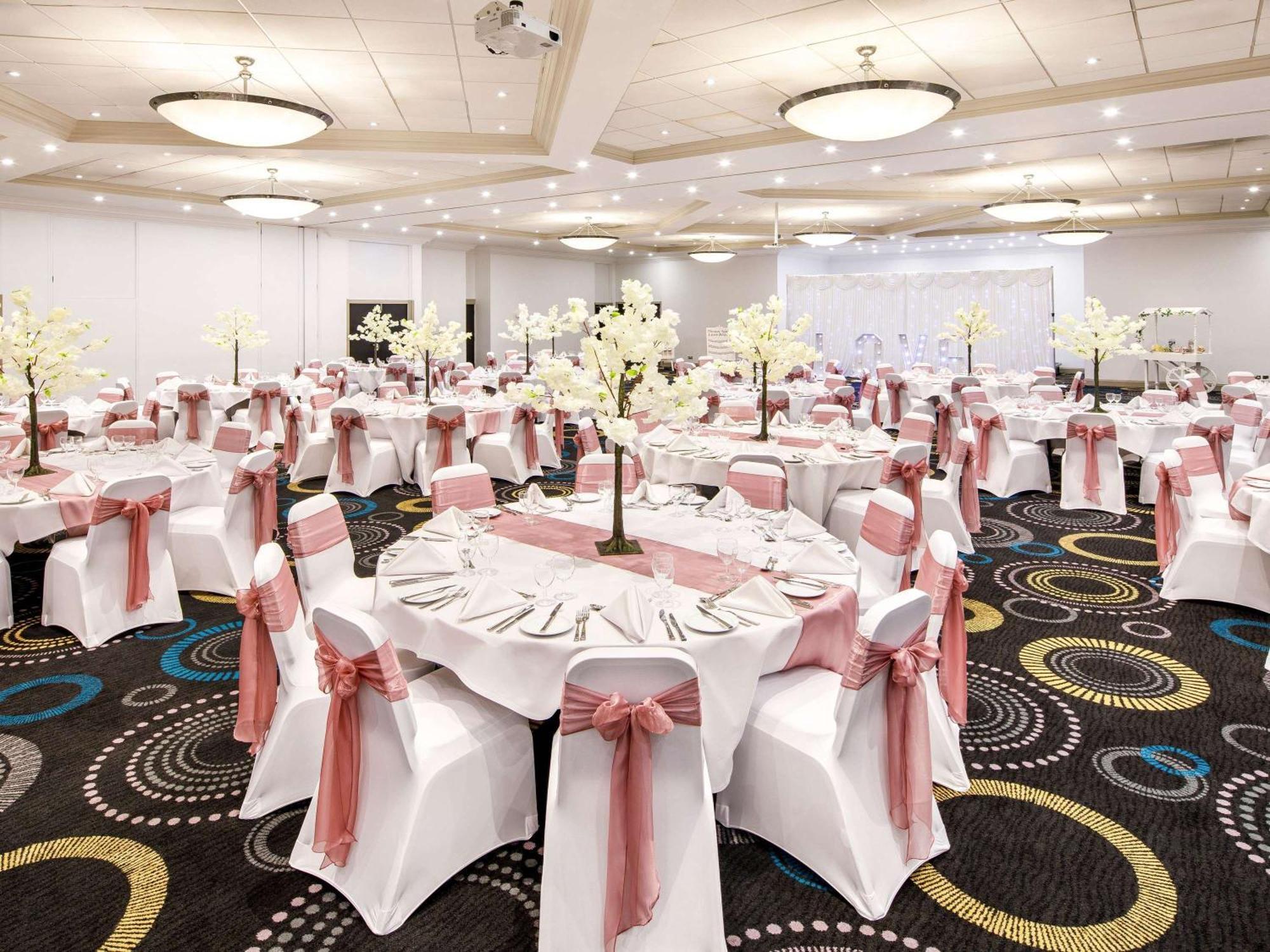 Mercure Telford Centre Hotel Екстериор снимка