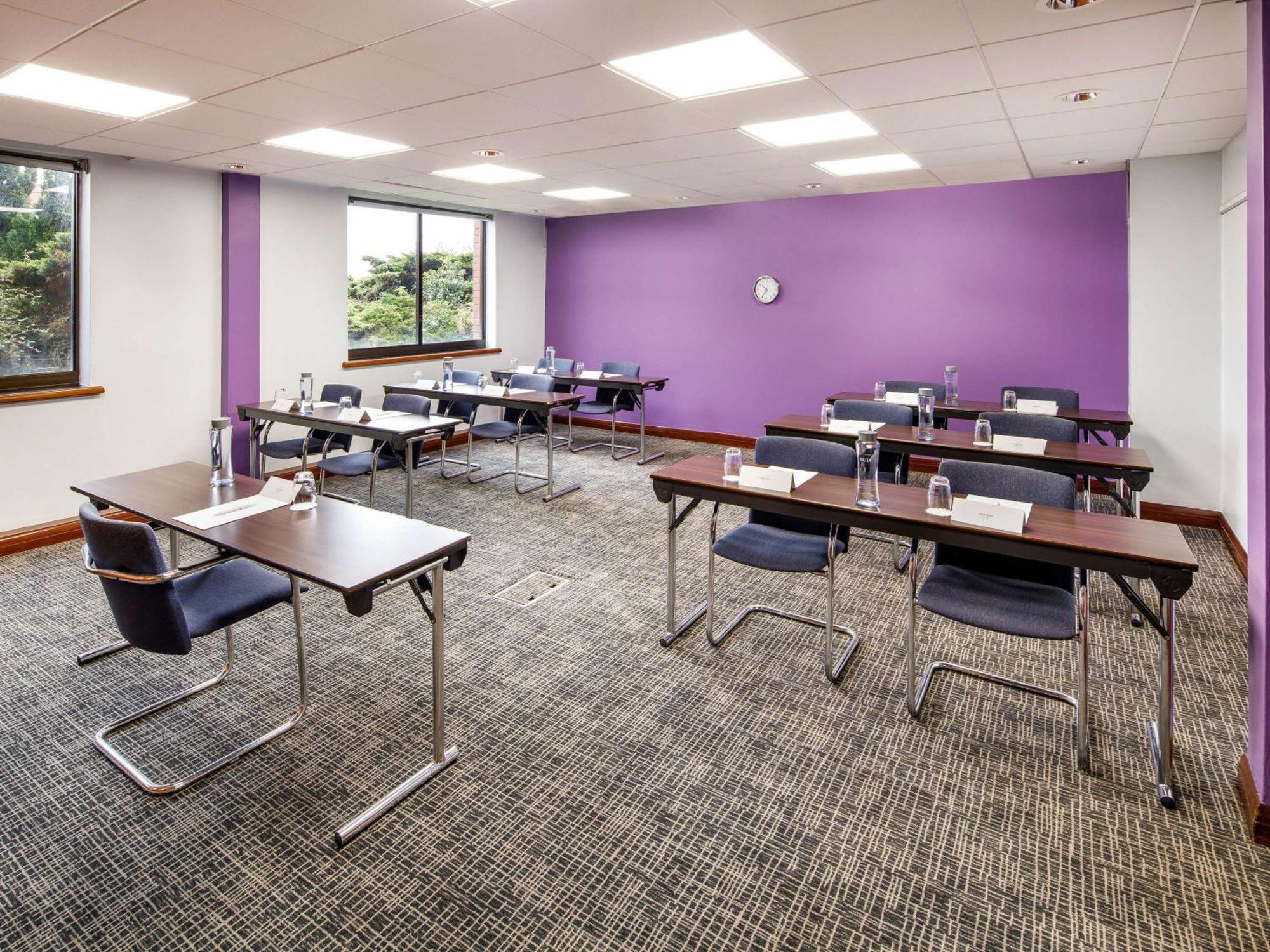 Mercure Telford Centre Hotel Екстериор снимка
