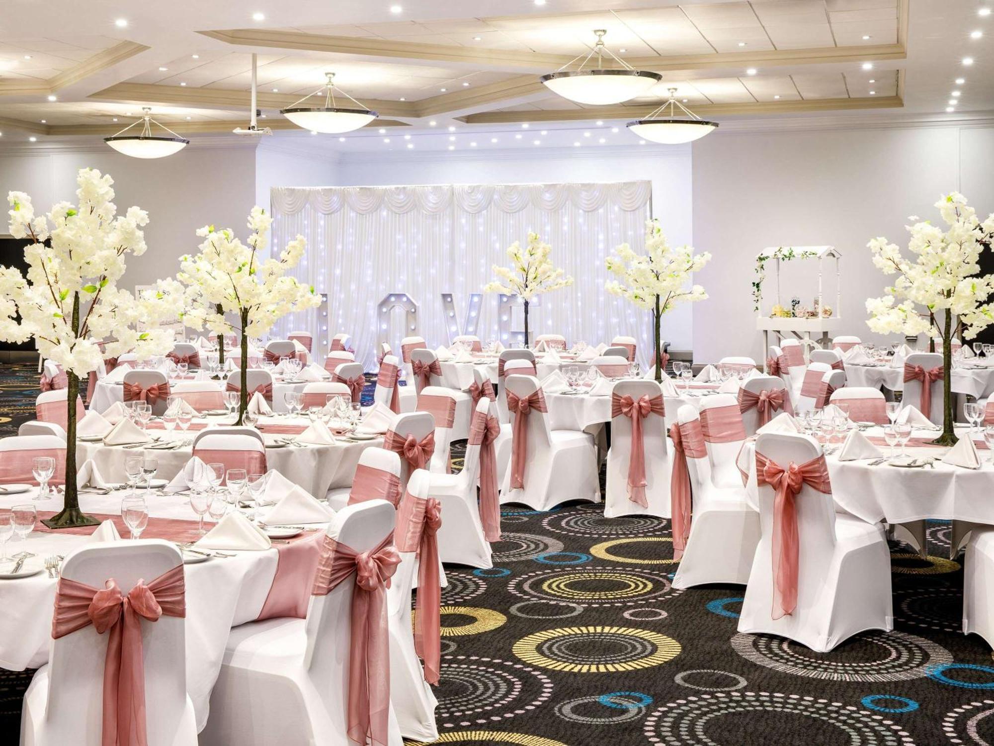 Mercure Telford Centre Hotel Екстериор снимка