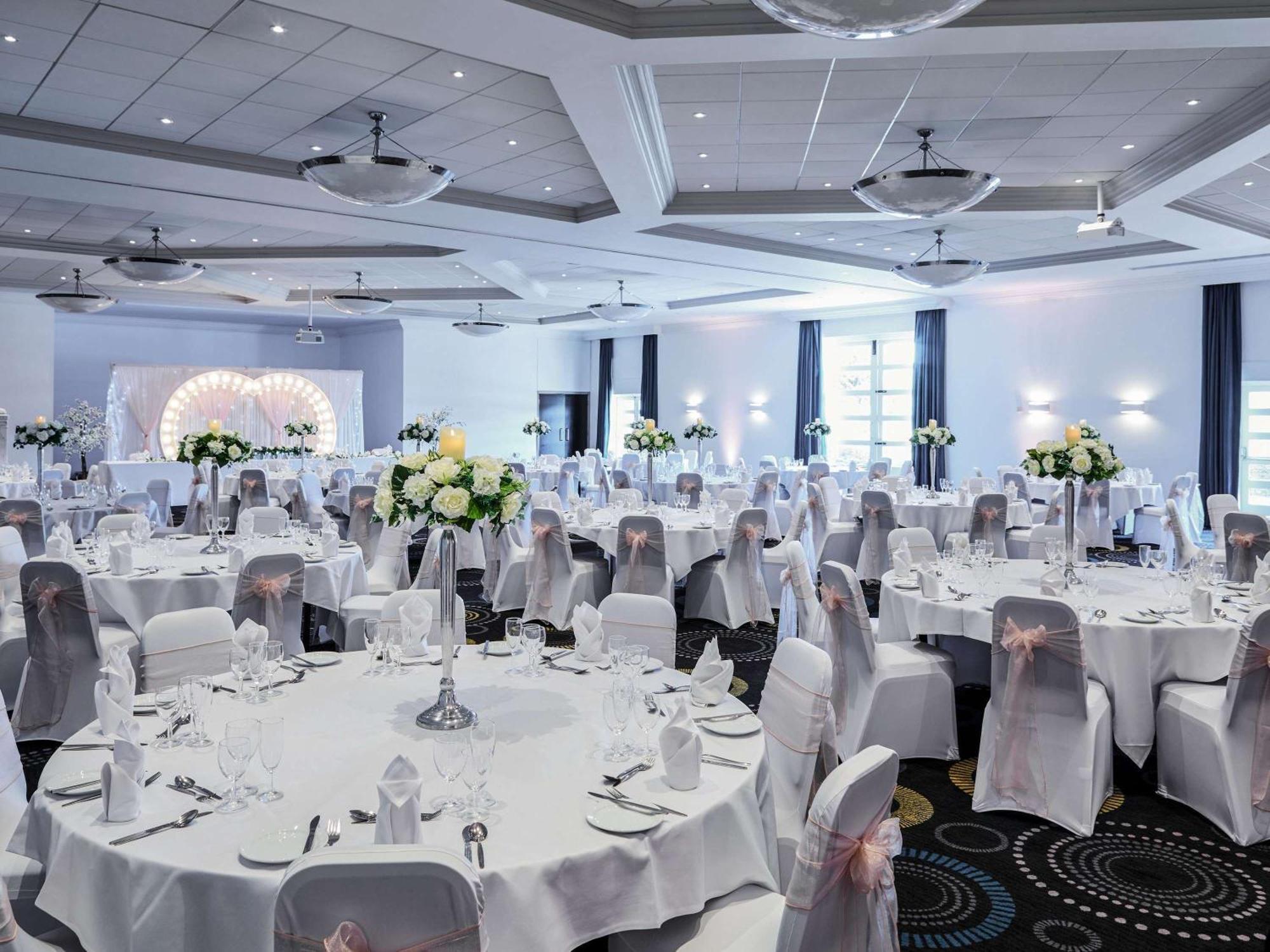 Mercure Telford Centre Hotel Екстериор снимка